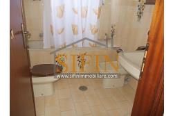 Casa con Giardino - Montefusco, localit� Serra, strada provinciale per Pratola Serra, proponiamo in vendita fabbricato indipendente di complessivi mq. 340,00 oltre a mq. 1.100,00 di giardino di cui mq. 400,00 edificabili (zona 