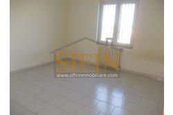 Casa con terreno - Paternopoli, in zona periferica, Contrada Cupitiello, proponiamo in vendita villetta di mq. 160,00 ca. oltre garage di mq. 23,00 ca. e mq. 14.000,00 ca. di terreno