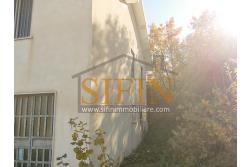 Casa con terreno - Paternopoli, in zona periferica, Contrada Cupitiello, proponiamo in vendita villetta di mq. 160,00 ca. oltre garage di mq. 23,00 ca. e mq. 14.000,00 ca. di terreno