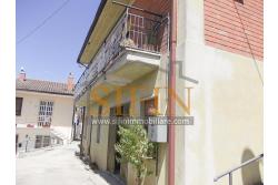 Casa con garage  - Nel cuore di Sant'Angelo all'Esca, nel suggestivo scenario del centro storico, proponiamo in vendita un'esclusiva casa singola di 200 mq complessivi, disposta su due livelli.