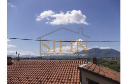 Casa con garage  - Nel cuore di Sant'Angelo all'Esca, nel suggestivo scenario del centro storico, proponiamo in vendita un'esclusiva casa singola di 200 mq complessivi, disposta su due livelli.