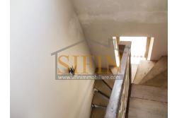 Casa con garage  - Nel cuore di Sant'Angelo all'Esca, nel suggestivo scenario del centro storico, proponiamo in vendita un'esclusiva casa singola di 200 mq complessivi, disposta su due livelli.