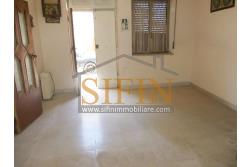 Casa con garage  - Nel cuore di Sant'Angelo all'Esca, nel suggestivo scenario del centro storico, proponiamo in vendita un'esclusiva casa singola di 200 mq complessivi, disposta su due livelli.