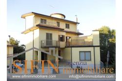 Villa con Giardino - Villa di mq. 350,00 con giardino vendita Frigento localit Pagliara