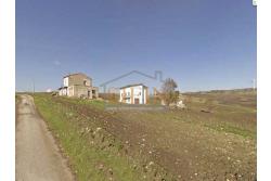 Casa con tre ettari di terreno - Casa di mq. 300,00 con mq. 33.000,00 di terreno con rudere di mq. 130,00