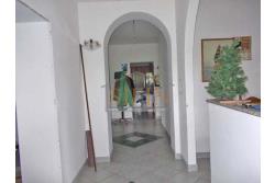 Casa con tre ettari di terreno - Casa di mq. 300,00 con mq. 33.000,00 di terreno con rudere di mq. 130,00