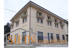Locale con deposito - Grottaminarda, locale commerciale di mq. 150,00 pi 150,00 di deposito in vendita in zona centralissima