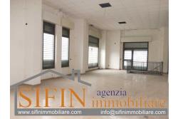 Locale con deposito - Grottaminarda, locale commerciale di mq. 150,00 pi 150,00 di deposito in vendita in zona centralissima