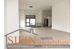 Locale con deposito - Grottaminarda, locale commerciale di mq. 150,00 pi 150,00 di deposito in vendita in zona centralissima