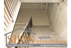 Locale con deposito - Grottaminarda, locale commerciale di mq. 150,00 pi 150,00 di deposito in vendita in zona centralissima