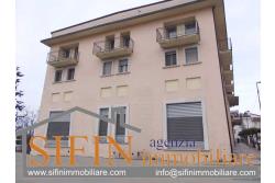 Locale con deposito - Grottaminarda, locale commerciale di mq. 150,00 pi 150,00 di deposito in vendita in zona centralissima