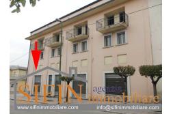 Locale con deposito - Grottaminarda, locale commerciale di mq. 150,00 pi 150,00 di deposito in vendita in zona centralissima