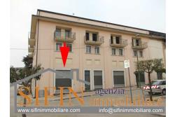 Locale con deposito - Grottaminarda, locale commerciale di mq. 150,00 pi 150,00 di deposito in vendita in zona centralissima