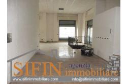 Locale con deposito - Grottaminarda, locale commerciale di mq. 150,00 pi 150,00 di deposito in vendita in zona centralissima