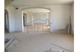 Villa con Giardino - Melito irpino, proponiamo in vendita villa di mq. 900,00 ca. con mq. 2000,00 di giardino, ubicata nell'immediata periferia, in contesto residenziale e panoramico