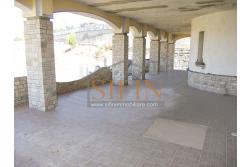 Villa con Giardino - Melito irpino, proponiamo in vendita villa di mq. 900,00 ca. con mq. 2000,00 di giardino, ubicata nell'immediata periferia, in contesto residenziale e panoramico
