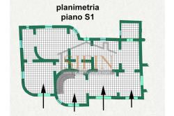 Villa con Giardino - Melito irpino, proponiamo in vendita villa di mq. 900,00 ca. con mq. 2000,00 di giardino, ubicata nell'immediata periferia, in contesto residenziale e panoramico