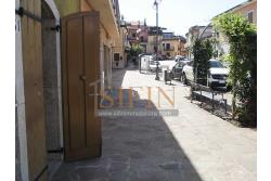 Casa Indipendente - Sant'Angelo all'Esca sulla centralissima via Umberto I, in prossimit della chiesa di S. Rocco, proponiamo in vendita palazzina su tre livelli