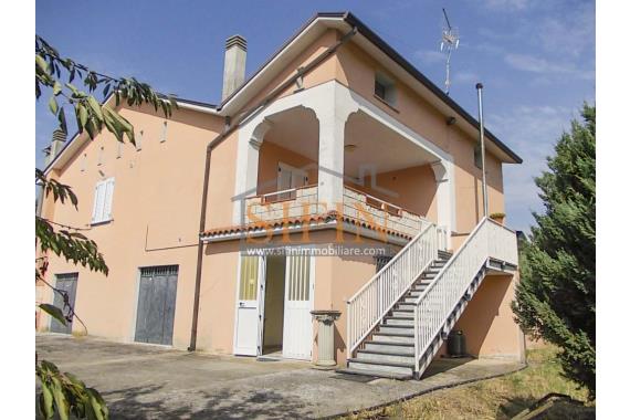 Villa con Terreno - Vendita - Melito Irpino (AV) C/da Fontana del Bosco