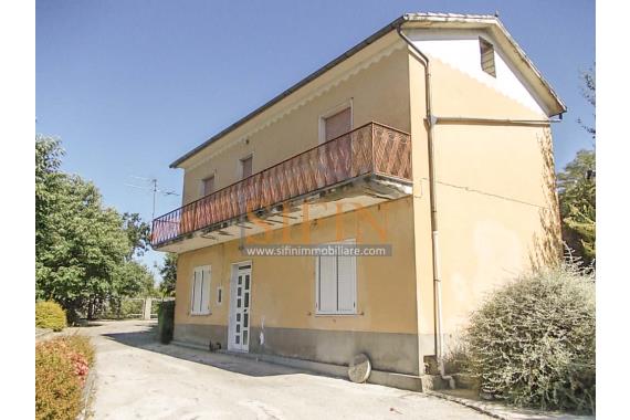 Casa con giardino - Vendita - Villanova del Battista (AV)