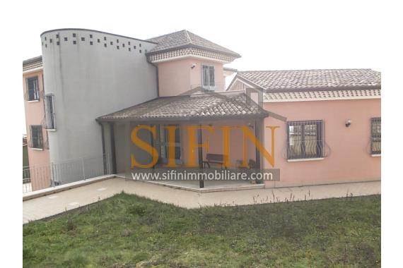 Villa con iardino - Vendita - Frigento (AV)