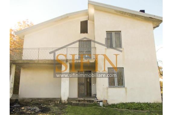 Casa con terreno - Vendita - Paternopoli (AV)