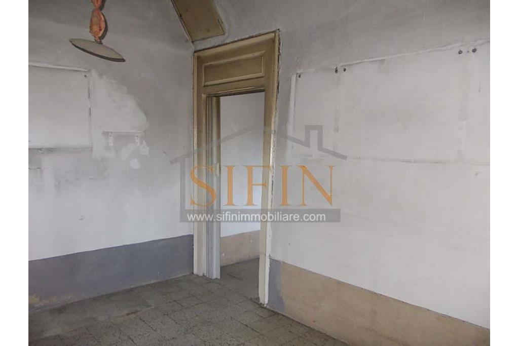 Casa indipendente - Montaguto, C.so Umberto I, proponiamo in vendita appartamento d'epoca di mq. 50,00 ca. con ingresso indipendente ed ubicato al piano primo.