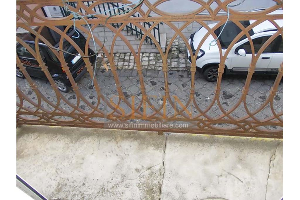 Casa indipendente - Montaguto, C.so Umberto I, proponiamo in vendita appartamento d'epoca di mq. 50,00 ca. con ingresso indipendente ed ubicato al piano primo.