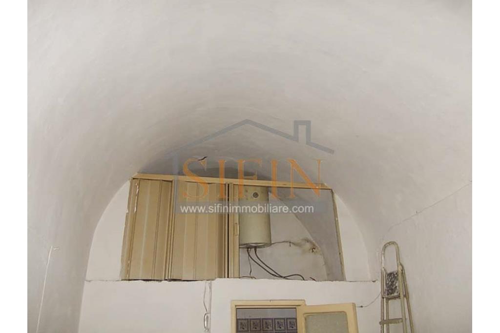 Casa indipendente - Montaguto, C.so Umberto I, proponiamo in vendita appartamento d'epoca di mq. 50,00 ca. con ingresso indipendente ed ubicato al piano primo.