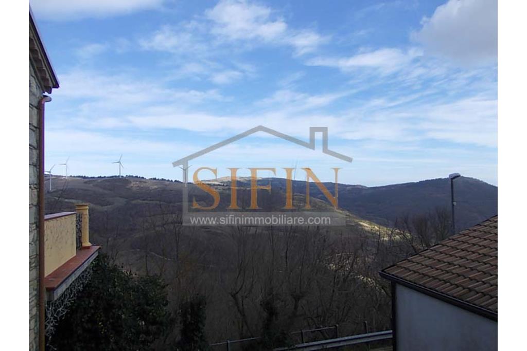 Casa indipendente - Montaguto, C.so Umberto I, proponiamo in vendita appartamento d'epoca di mq. 50,00 ca. con ingresso indipendente ed ubicato al piano primo.