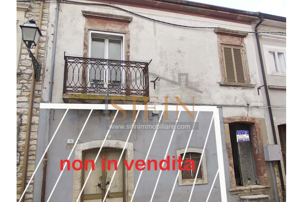 Casa indipendente - Montaguto, C.so Umberto I, proponiamo in vendita appartamento d'epoca di mq. 50,00 ca. con ingresso indipendente ed ubicato al piano primo.