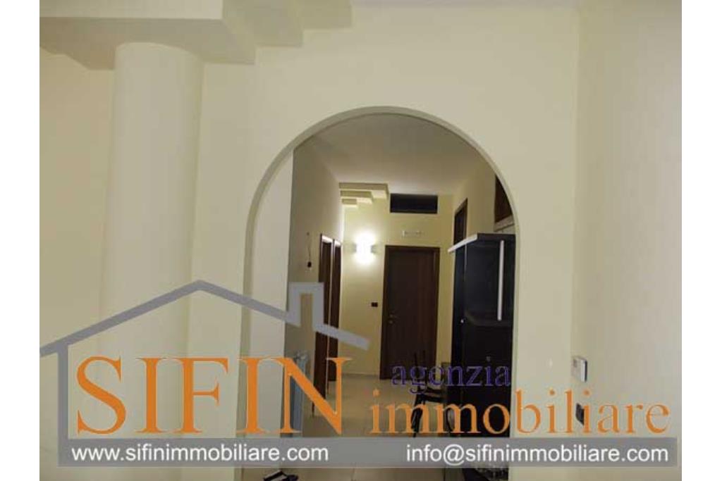 Appartamento con giardino - Melito Irpino, in zona periferica, proponiamo in vendita favoloso appartamento di mq. 115,00 ca. con buone rifiniture tra cui tapparelle ad azionamento elettrico, aria condizionata, porta blindata