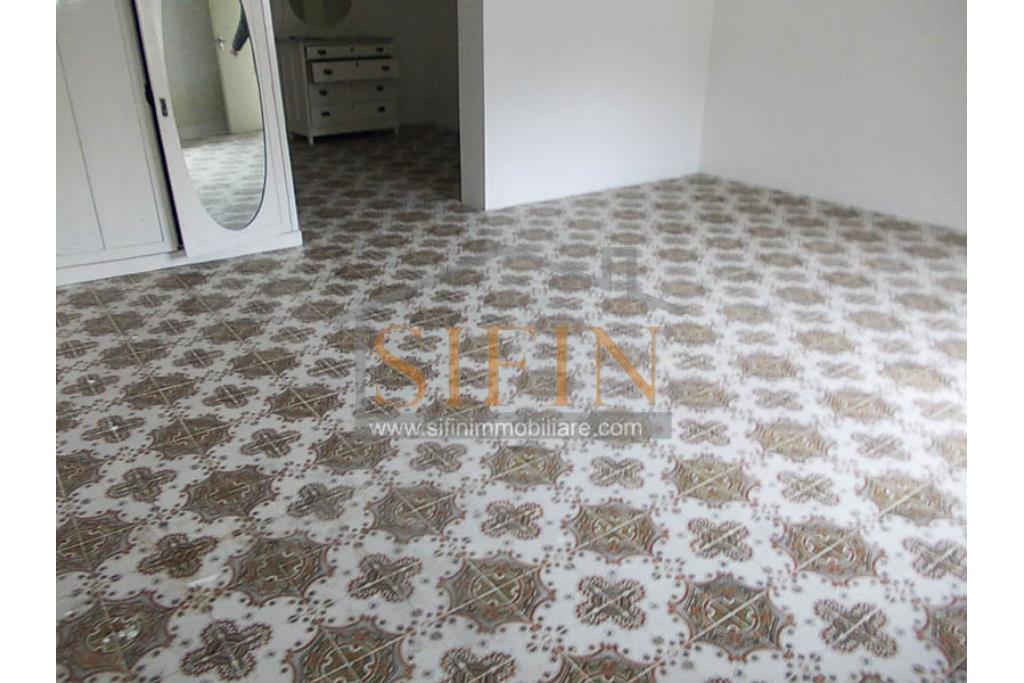 Casa padronale - Casalbore, via F. Gallo, in pieno centro storico e a poca distanza dalla Torre Normanna, proponiamo in vendita casa padronale di mq. 280,00 ca. complessivi 