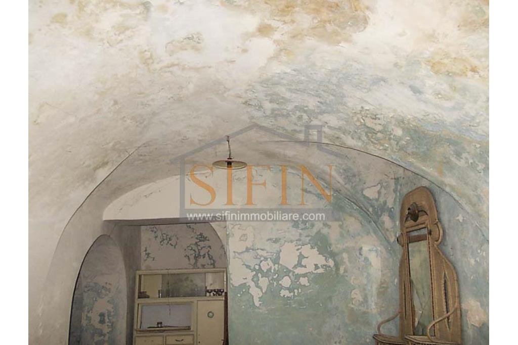 Casa padronale - Casalbore, via F. Gallo, in pieno centro storico e a poca distanza dalla Torre Normanna, proponiamo in vendita casa padronale di mq. 280,00 ca. complessivi 