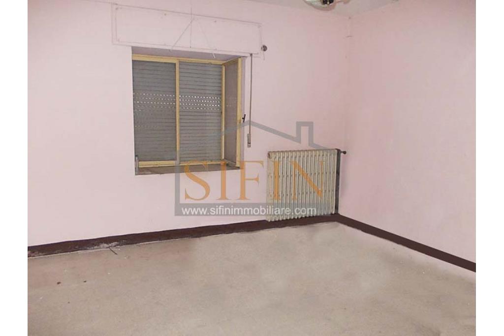 Casa padronale - Casalbore, via F. Gallo, in pieno centro storico e a poca distanza dalla Torre Normanna, proponiamo in vendita casa padronale di mq. 280,00 ca. complessivi 