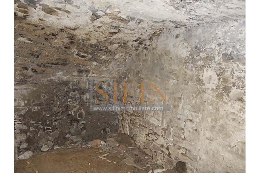 Casa padronale - Casalbore, via F. Gallo, in pieno centro storico e a poca distanza dalla Torre Normanna, proponiamo in vendita casa padronale di mq. 280,00 ca. complessivi 
