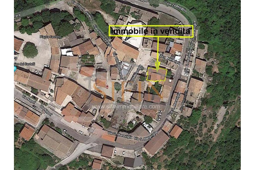 Casa padronale - Casalbore, via F. Gallo, in pieno centro storico e a poca distanza dalla Torre Normanna, proponiamo in vendita casa padronale di mq. 280,00 ca. complessivi 