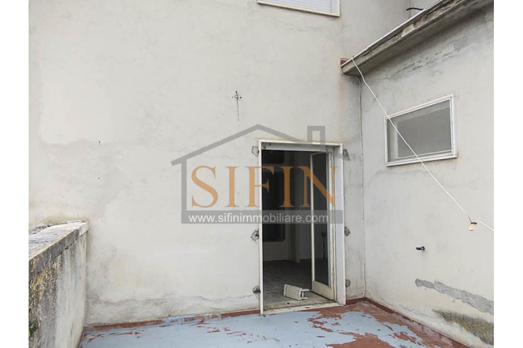 Casa padronale - Casalbore, via F. Gallo, in pieno centro storico e a poca distanza dalla Torre Normanna, proponiamo in vendita casa padronale di mq. 280,00 ca. complessivi 