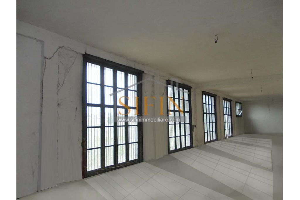 Terreno Edificabile - Grottaminarda - Flumeri (AV) Localit Tre Torri proponiamo in vendita terreno edificabile ad uso commerciale e/o artigianale di mq. 38.000,00 con capannone di mq. 500,00 disposto su due livelli (250+250) con alto indice di edificabilit.