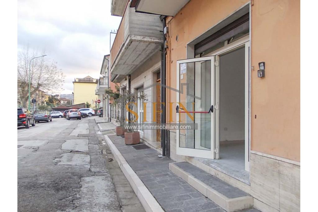 Ufficio in affitto - Grottaminarda, via Berlinguer, in prossimit della fermata degli Autobus, locale di mq. 40,00 in affitto