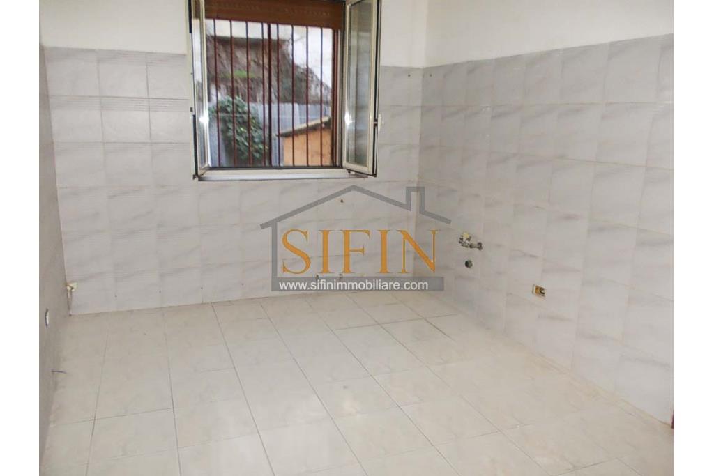 Ufficio in affitto - Grottaminarda, via Berlinguer, in prossimit della fermata degli Autobus, locale di mq. 40,00 in affitto