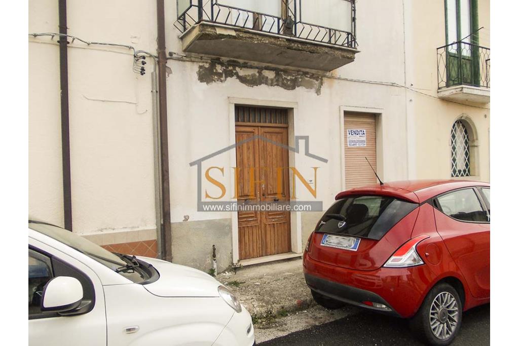 Casa Singola - Casa singola in vendita a Paternopoli (AV) in via Modestino composta da 4 vani e bagno
