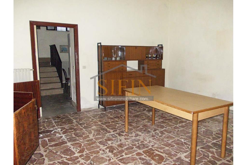Casa Singola - Casa singola in vendita a Paternopoli (AV) in via Modestino composta da 4 vani e bagno
