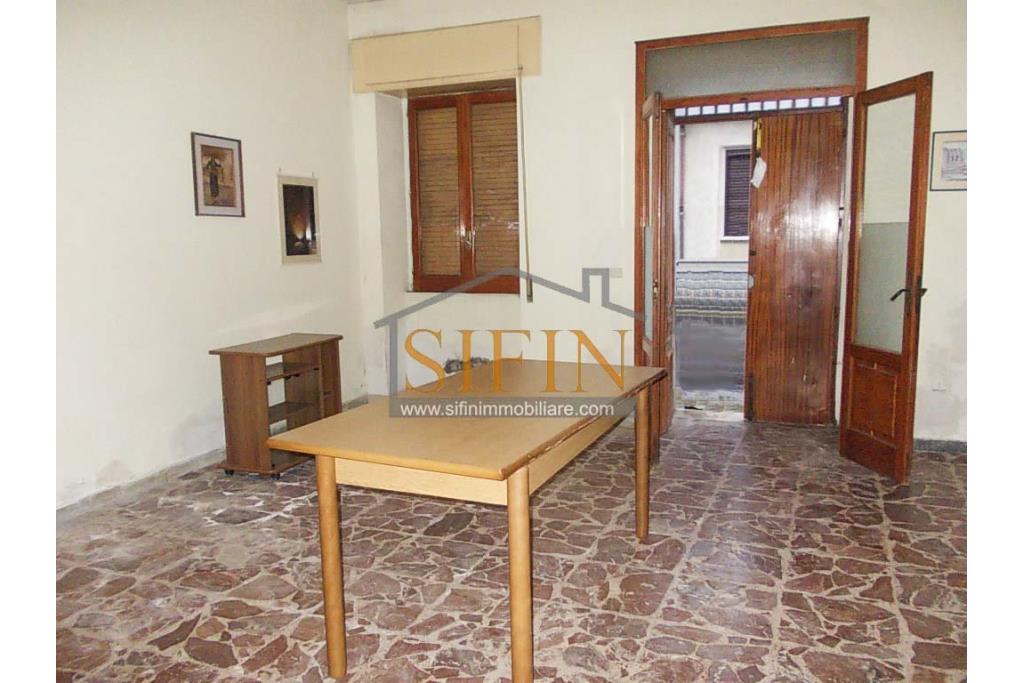Casa Singola - Casa singola in vendita a Paternopoli (AV) in via Modestino composta da 4 vani e bagno