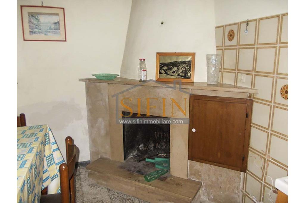 Casa Singola - Casa singola in vendita a Paternopoli (AV) in via Modestino composta da 4 vani e bagno
