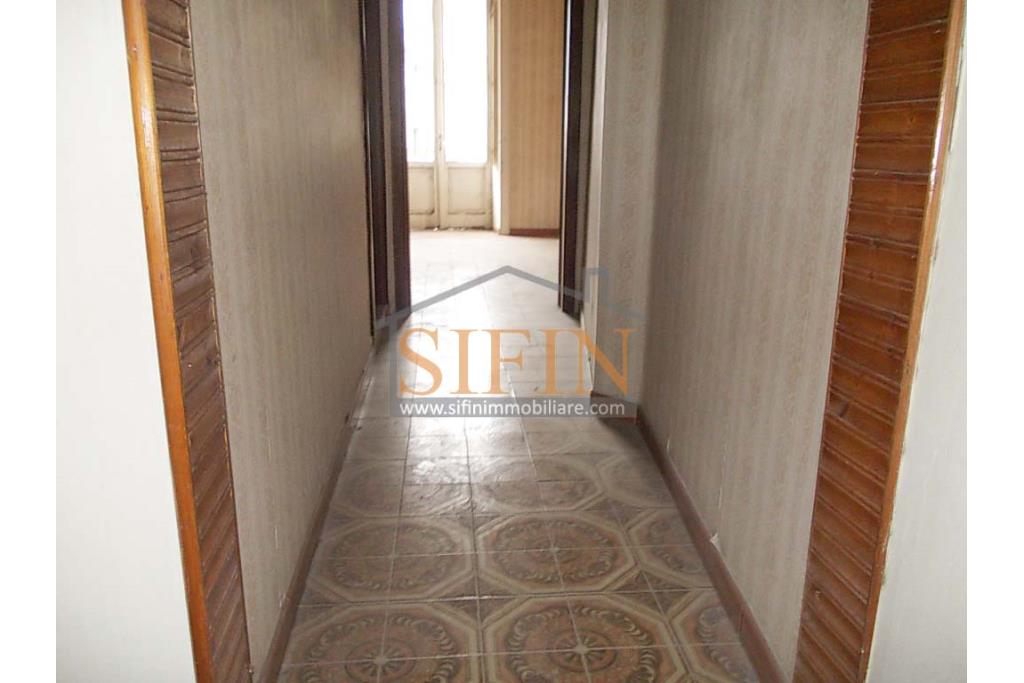 Casa singola  - Mirabella Eclano, sulla centralissima Via Roma, proponiamo in vendita terratetto su 4 livelli per un totale complessivo di mq. 130,00