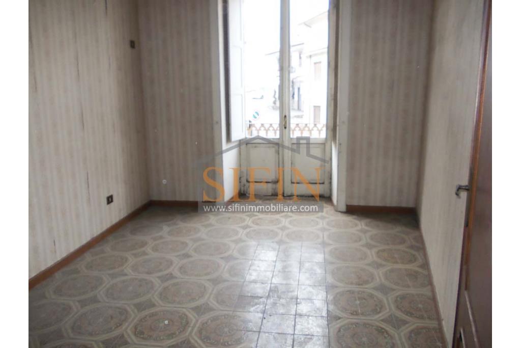 Casa singola  - Mirabella Eclano, sulla centralissima Via Roma, proponiamo in vendita terratetto su 4 livelli per un totale complessivo di mq. 130,00