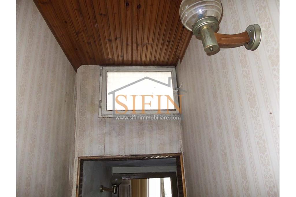 Casa singola  - Mirabella Eclano, sulla centralissima Via Roma, proponiamo in vendita terratetto su 4 livelli per un totale complessivo di mq. 130,00