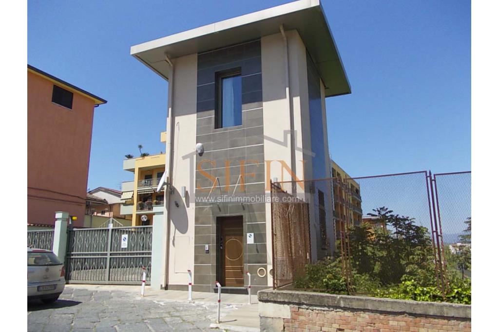 Bilocale indipendente  - Benevento, via San Pasquale, a soli 100 metri dall'Arco di Traiano, proponiamo in locazione grazioso e particolare bilocale autonomo