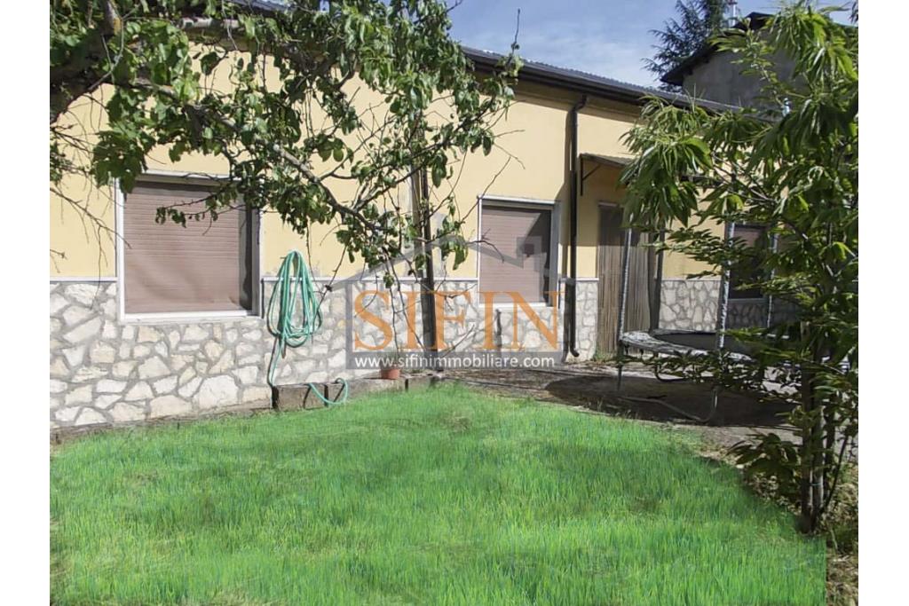 Casa con giardino - Trevico (AV), alla via San Vito, in prossimit della chiesetta dell'omonimo Santo, proponiamo in vendita casa indipendente di complessivi mq. 113,00 oltre corte condominiale di mq. 300,00